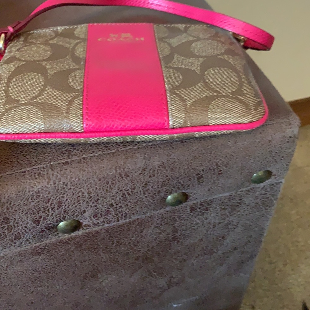 Coach purse and wallet only selling on posh Mark - Picture 5 of 5
